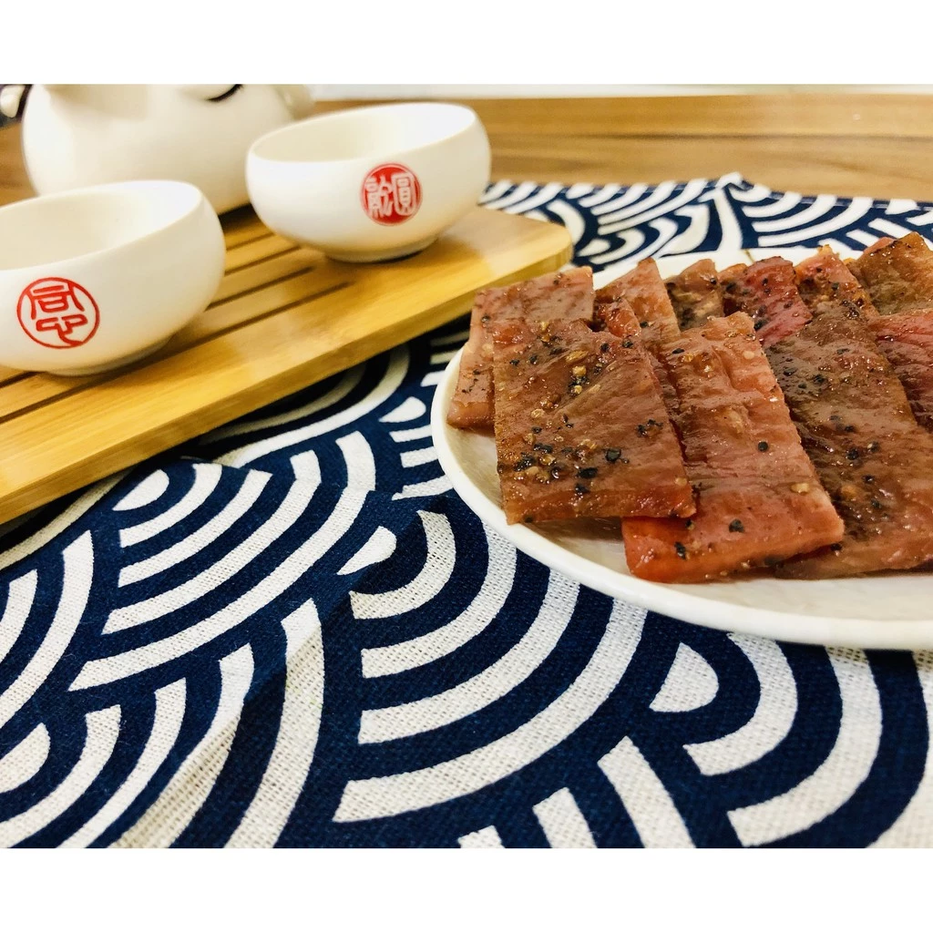品巽肉乾製作過程中的醃製與烘烤