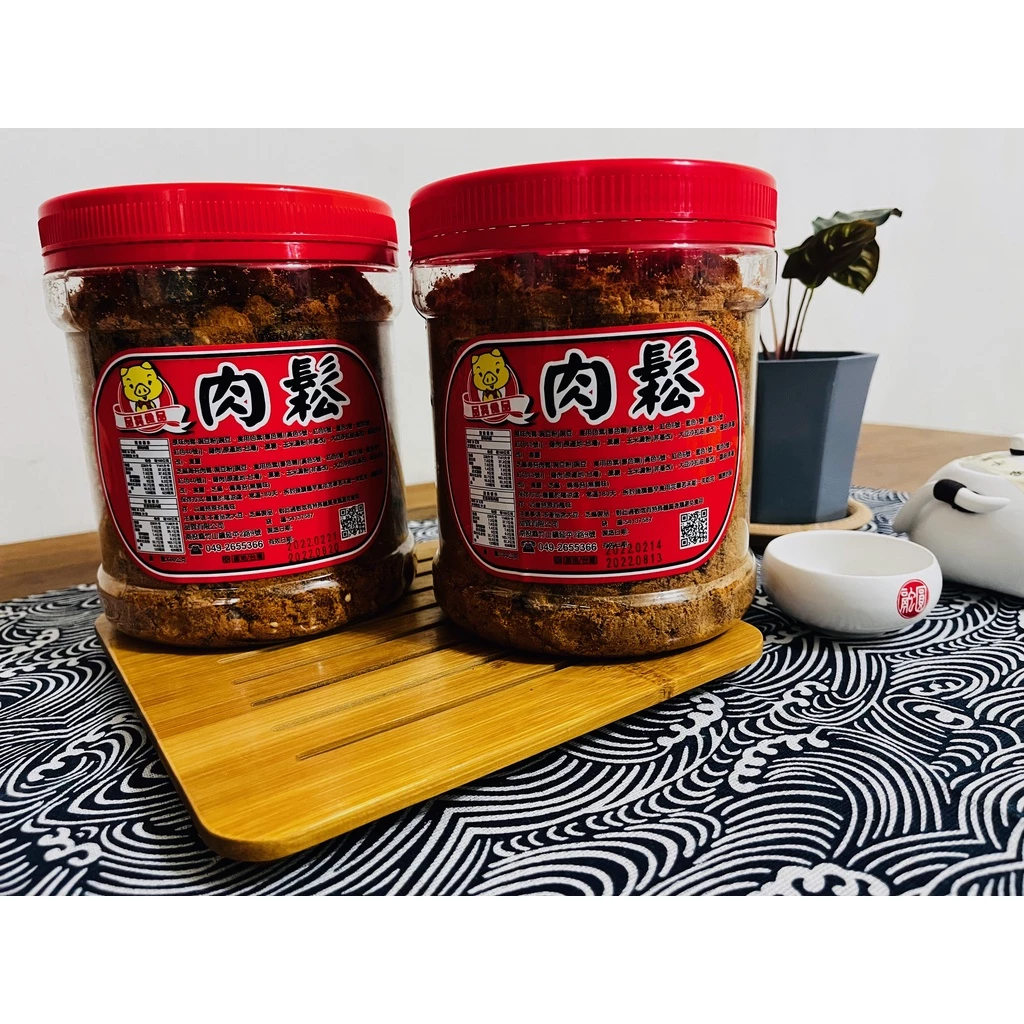 肉鬆與肉酥的質地差異，蓬鬆結構易吸濕