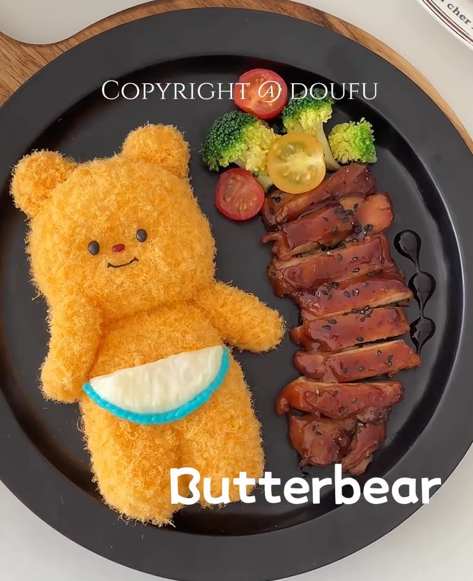 醬燒雞腿排配上肉鬆小熊飯的可愛擺盤
